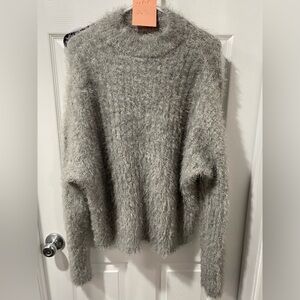 Candies women’s fuzzy gray sweater, size XXL, dressy, good condition